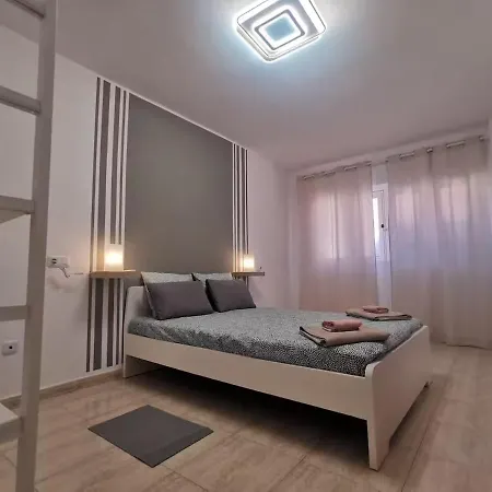 Modern And Spacious 3 Bedroom House In Feriehus